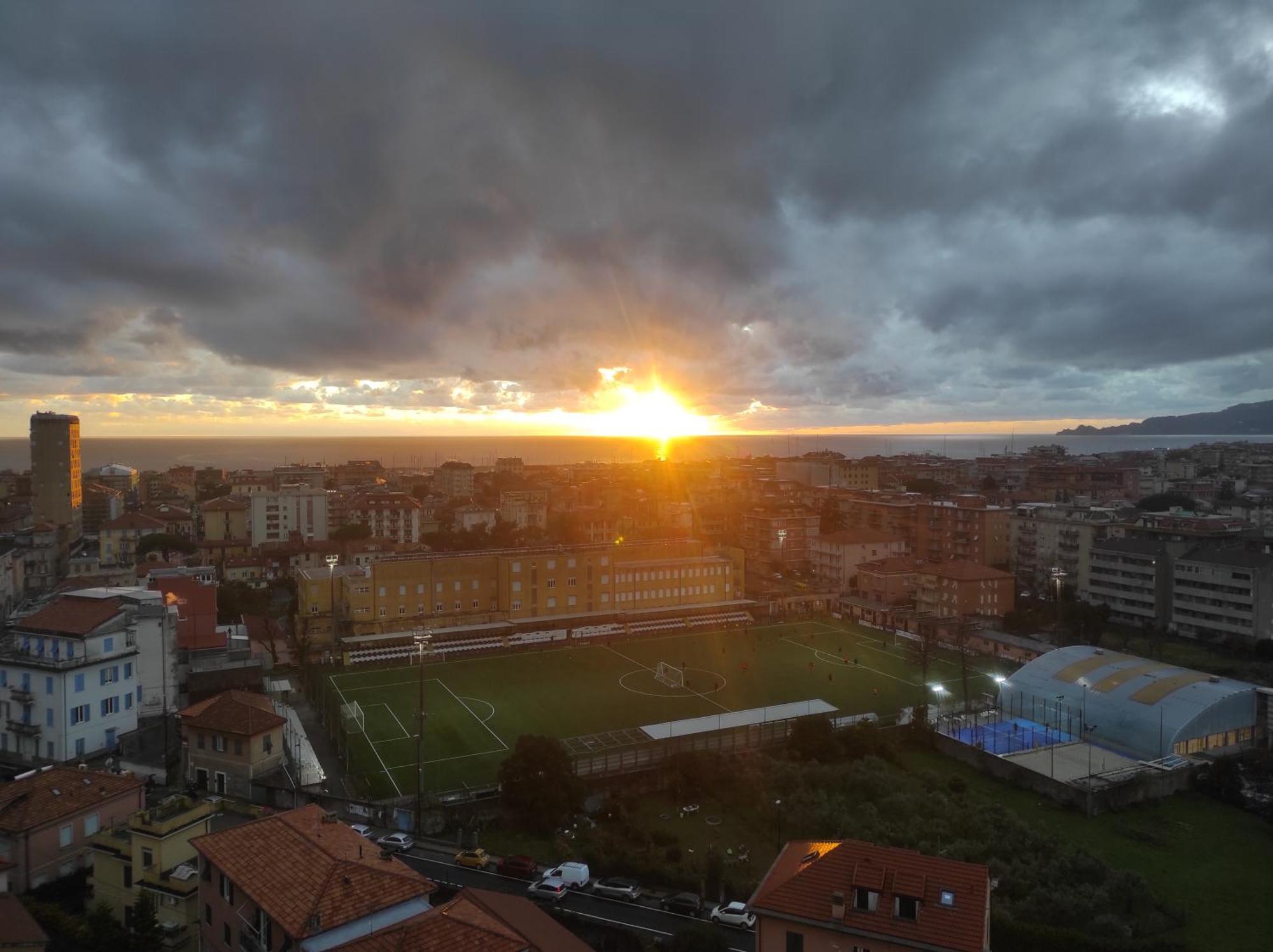 Apartamento Super Vista Al Grattacielo Di Lavagna Exterior foto