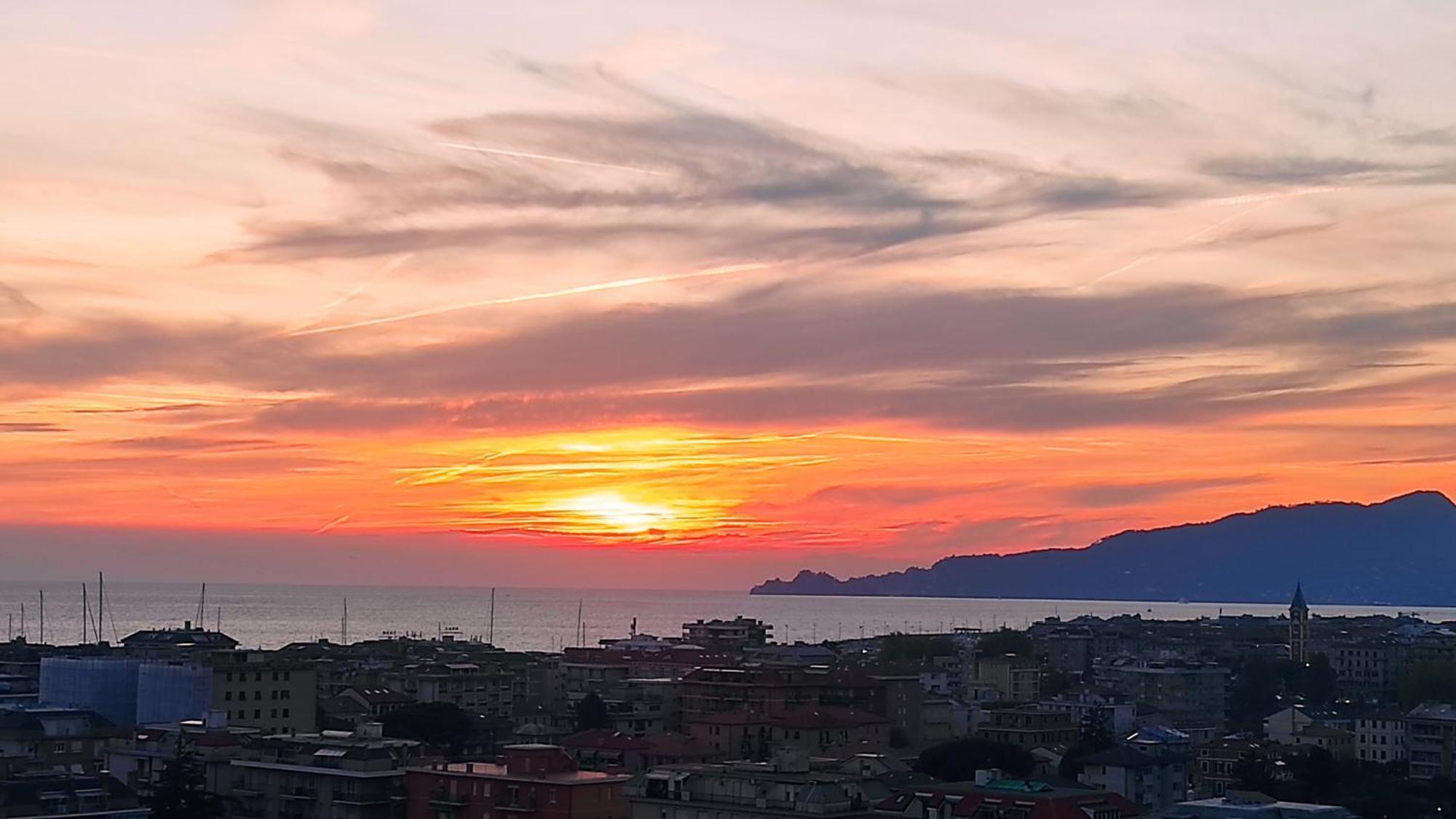 Apartamento Super Vista Al Grattacielo Di Lavagna Exterior foto